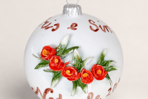 1_sfere-natalizie-realizzate-a-mano-ceramiche-donna-bianca10