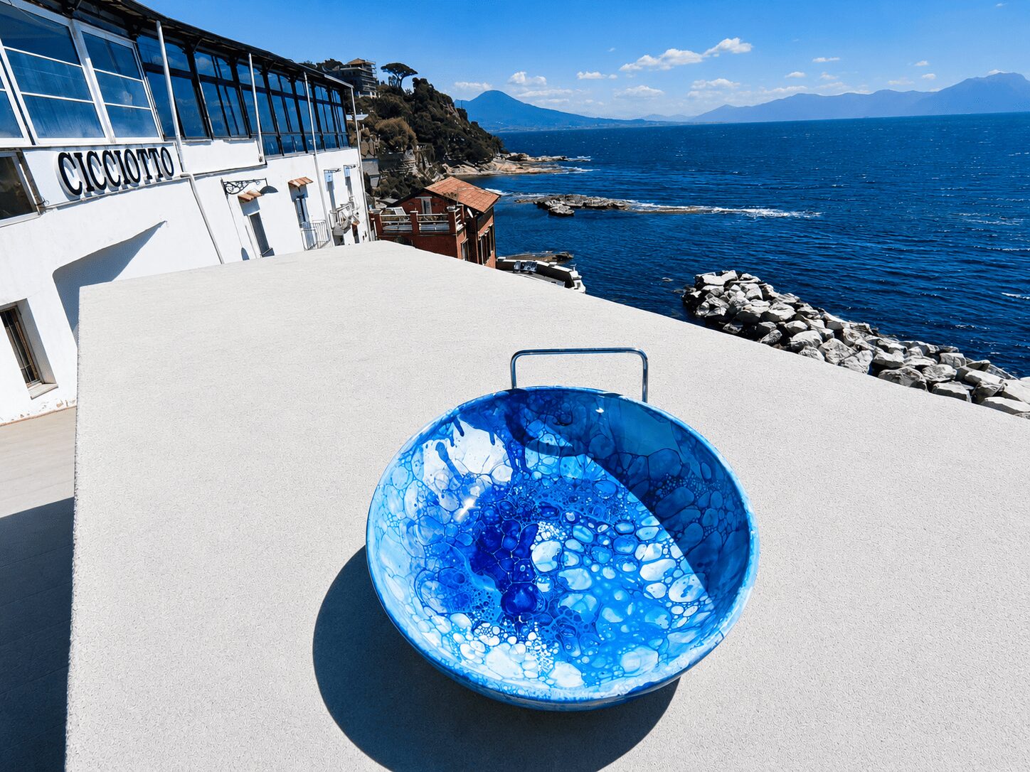 piatto-e-sfondo-mare